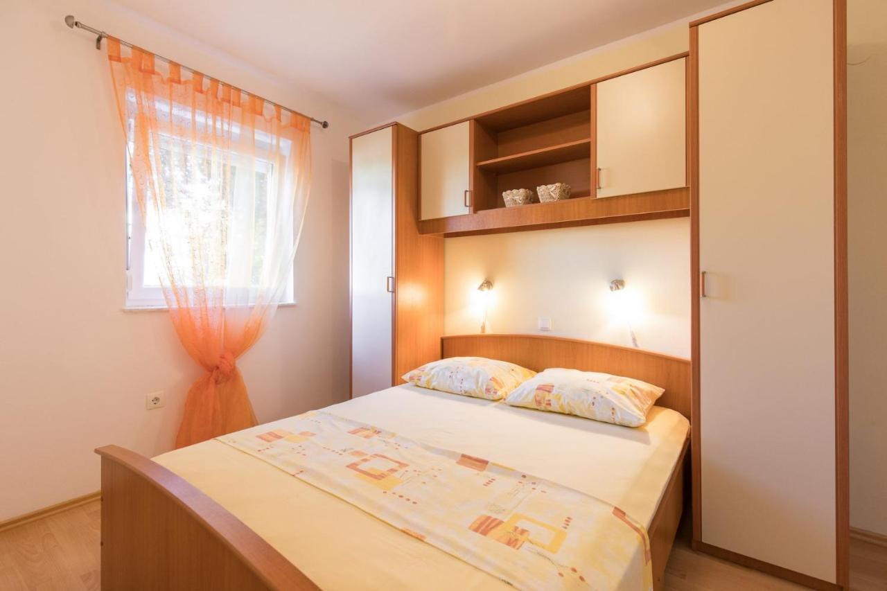 Apartments Mirjana * Central Location And Close To Beach Punat Exterior foto