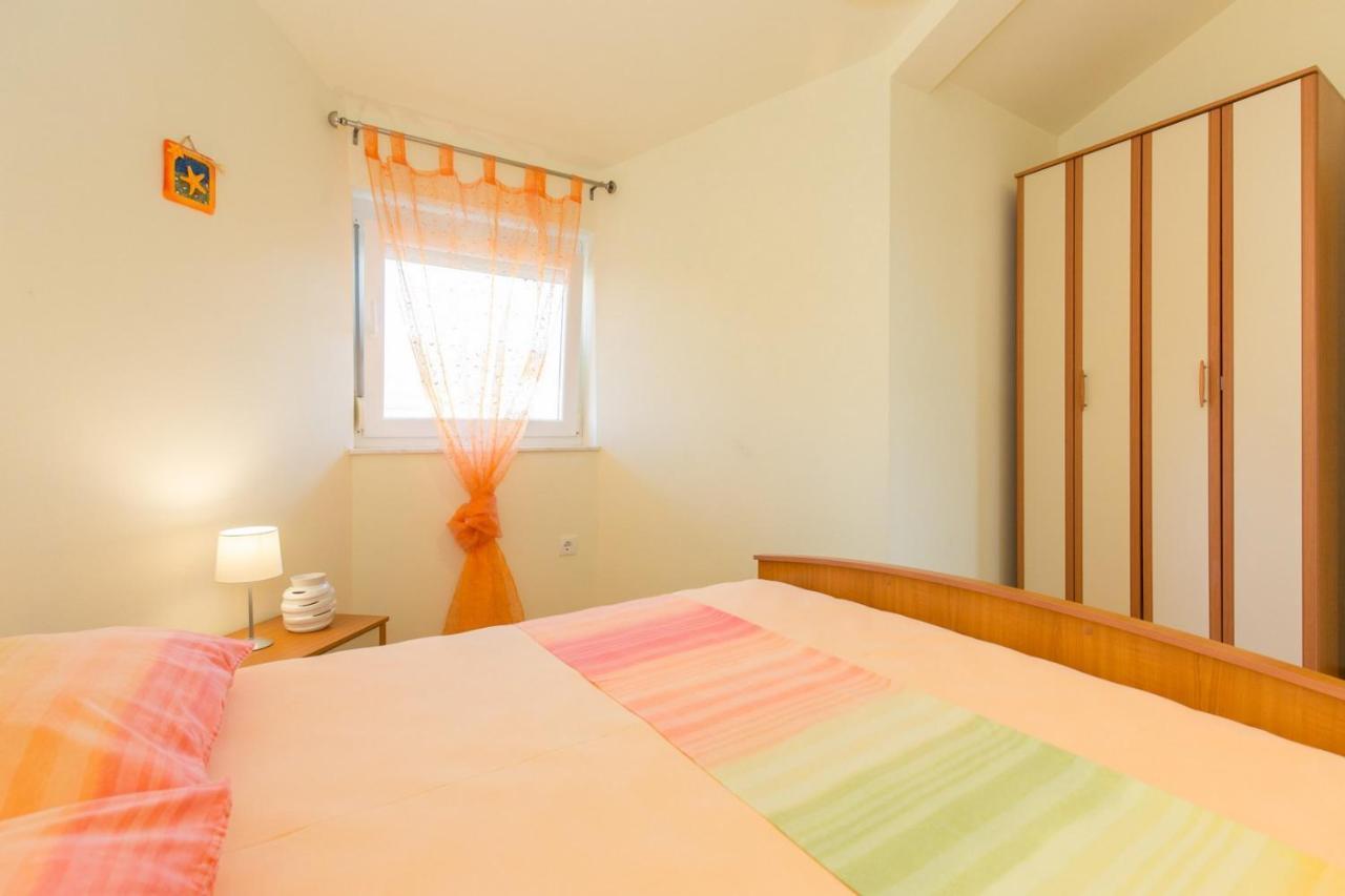 Apartments Mirjana * Central Location And Close To Beach Punat Exterior foto